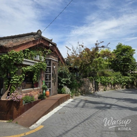 Spring Stroll Through the Art Village: Where Life and Art Converge_03