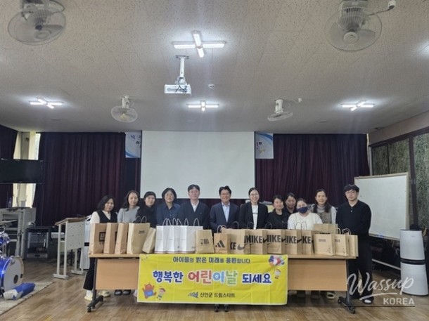 A Day Filled with Children's Laughter_02