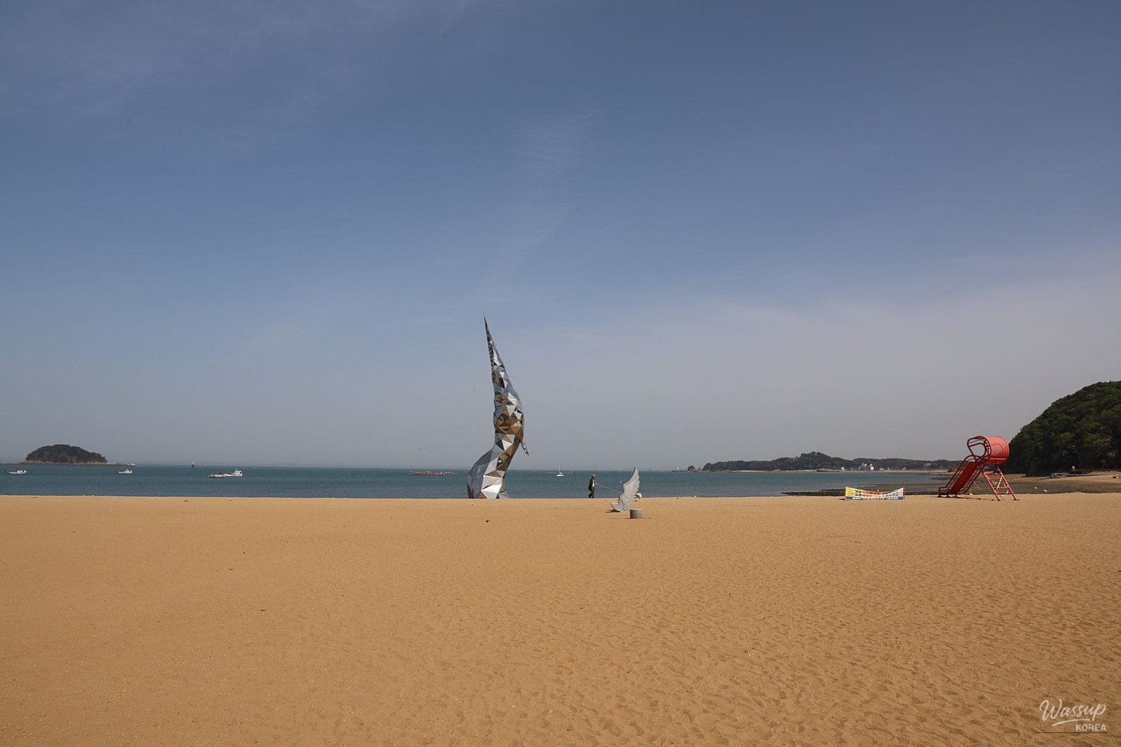 A Day at Waemok Beach: Embracing Stillness and Connection_03