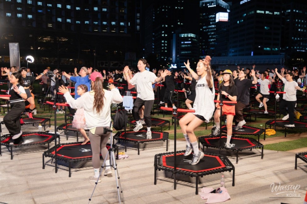 Enjoy Cultural Tourism: Exercise at Seoul Plaza_05