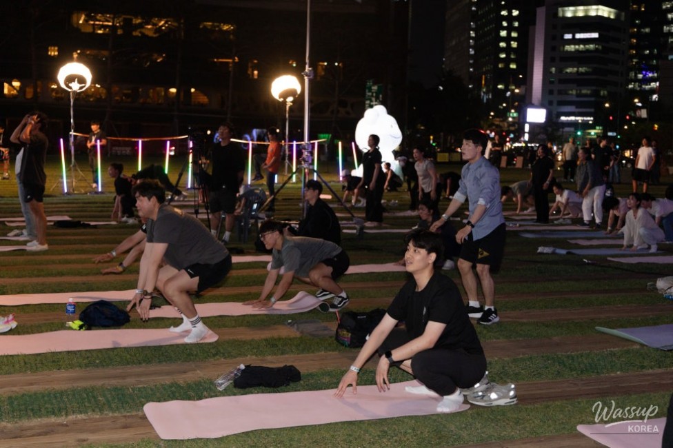Enjoy Cultural Tourism: Exercise at Seoul Plaza_06