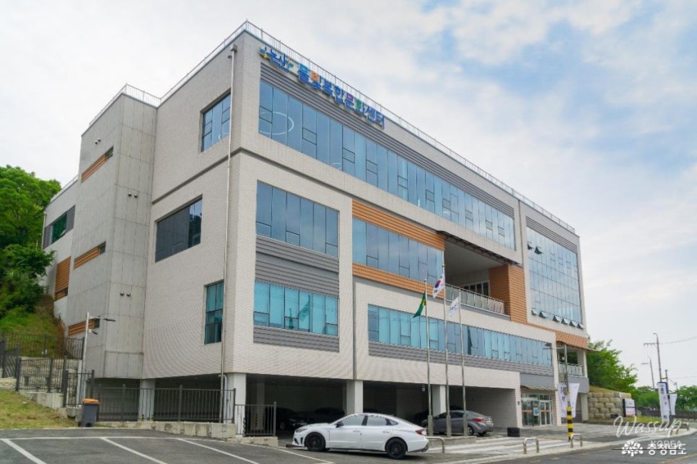Exploring the Mulbit Complex Cultural Center in Nonsan_03