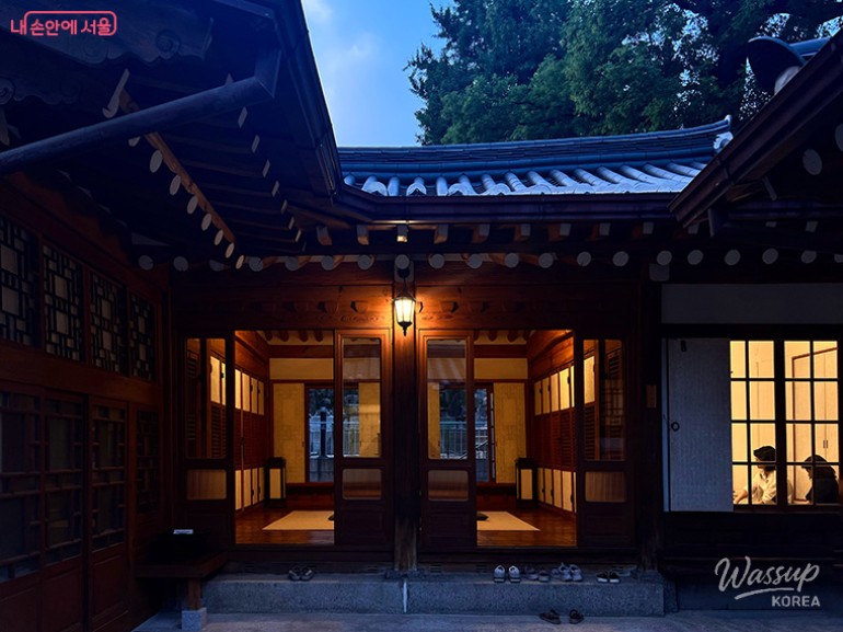 Enjoy Cultural Tourism in Seoul: Public Hanok Night Events_03