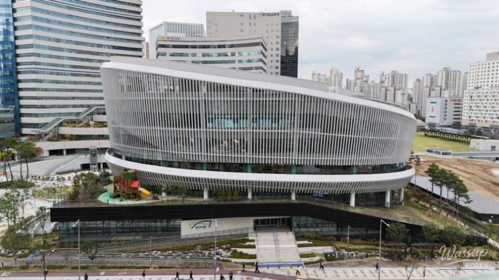 Creating Unique Stories at Gyeonggi Provincial Library's Book Workshop_02