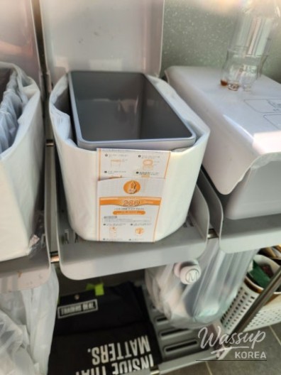 My Experience with the Magic Can Recycling Bin_07