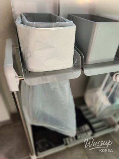 My Experience with the Magic Can Recycling Bin_08