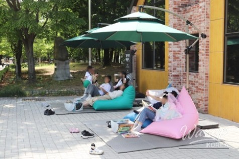Goyang City Outdoor Library: Books, Outside!_09