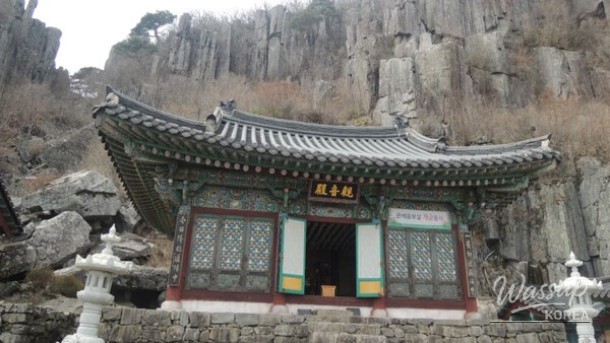 Experience Serenity at Donghwasa Temple in Palgong Mountain_02