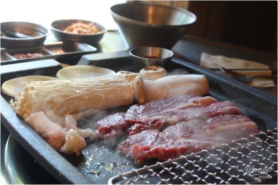 Discovering a Hidden Gem in Hongdae: Meat Lovers' Paradise_06