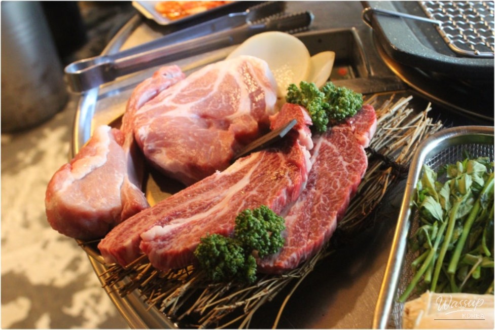 Discovering a Hidden Gem in Hongdae: Meat Lovers' Paradise_02