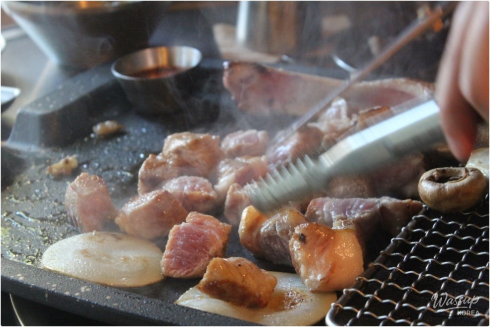 Discovering a Hidden Gem in Hongdae: Meat Lovers' Paradise_16