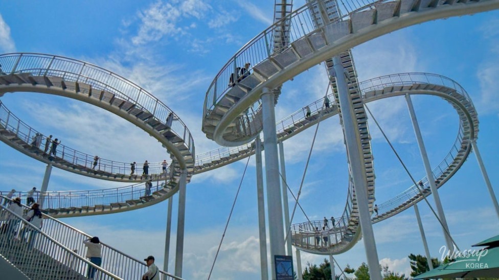 Exploring Pohang's Must-Visit Landmark: Hwanho Park Space Walk_01
