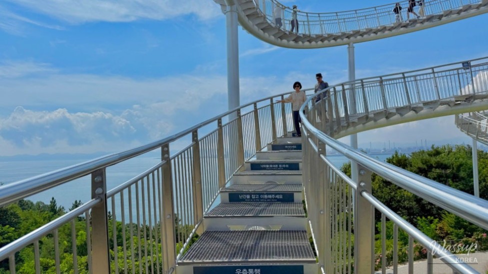 Exploring Pohang's Must-Visit Landmark: Hwanho Park Space Walk_02