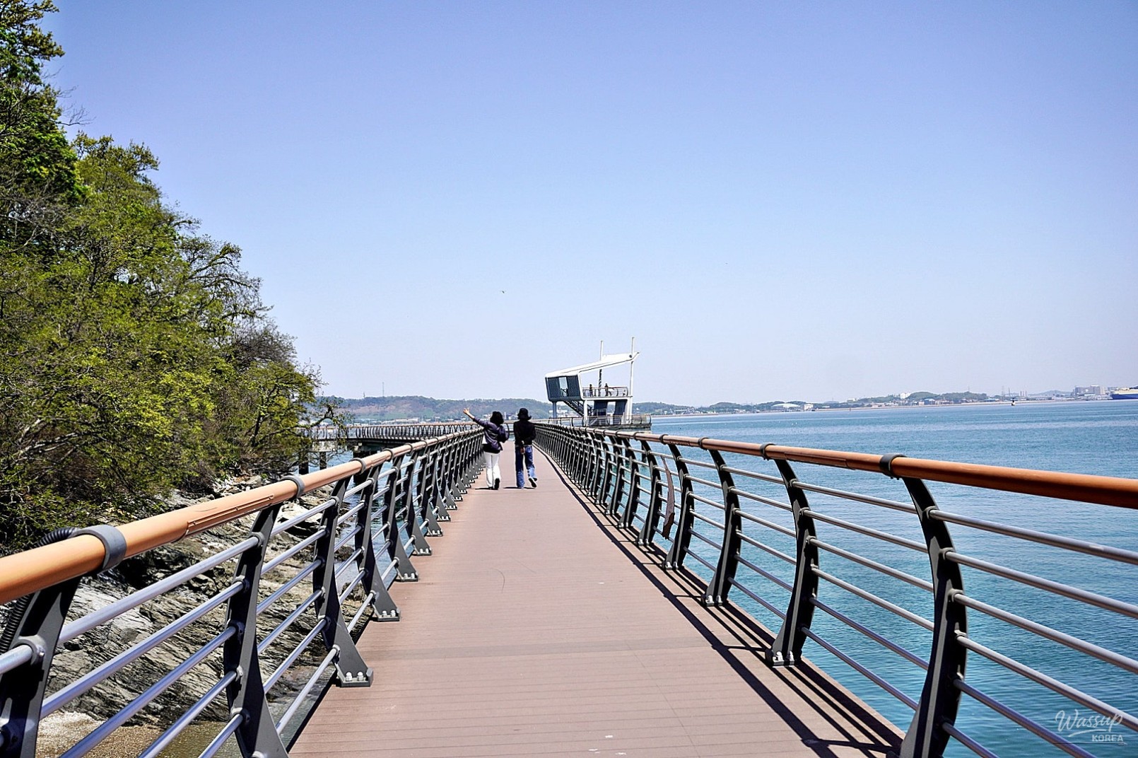 Explore Han Jin Port: A Coastal Adventure with Local Seafood_14