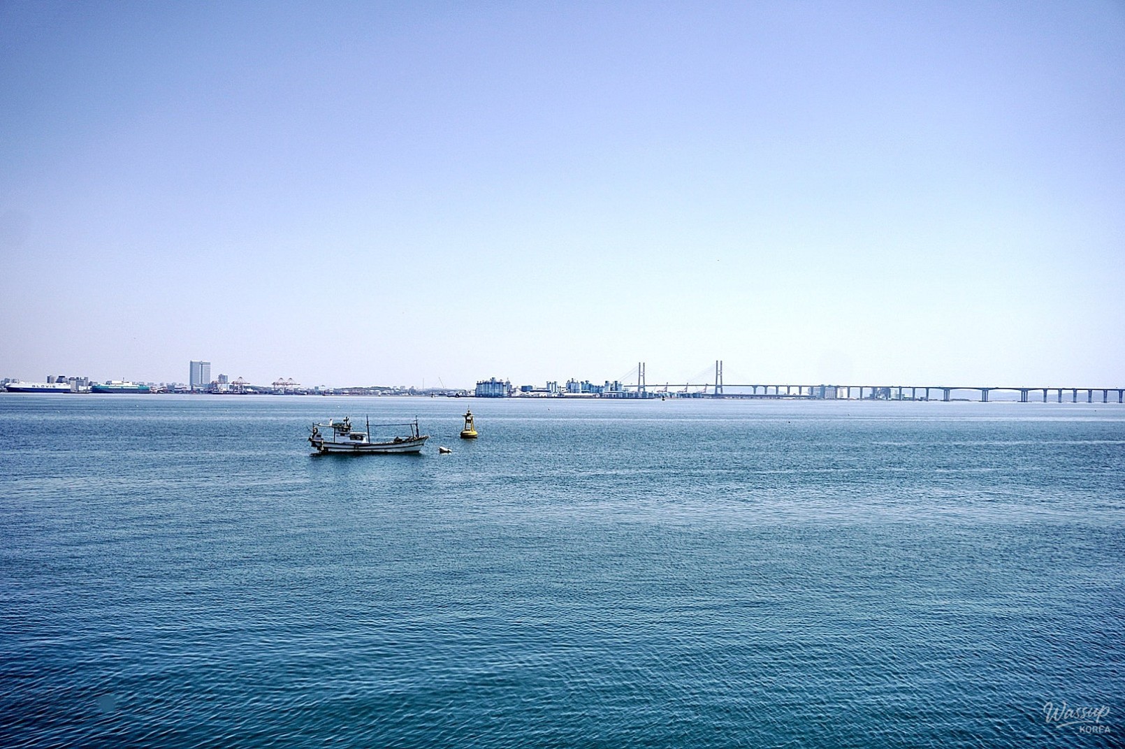 Explore Han Jin Port: A Coastal Adventure with Local Seafood_15