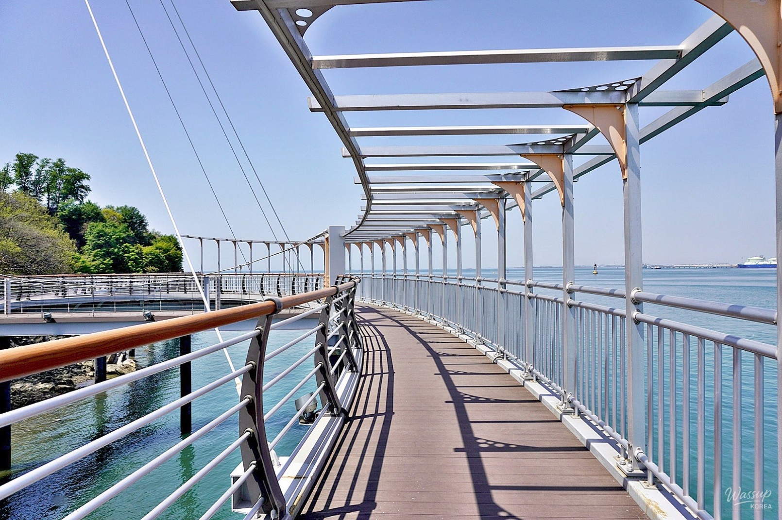 Explore Han Jin Port: A Coastal Adventure with Local Seafood_19