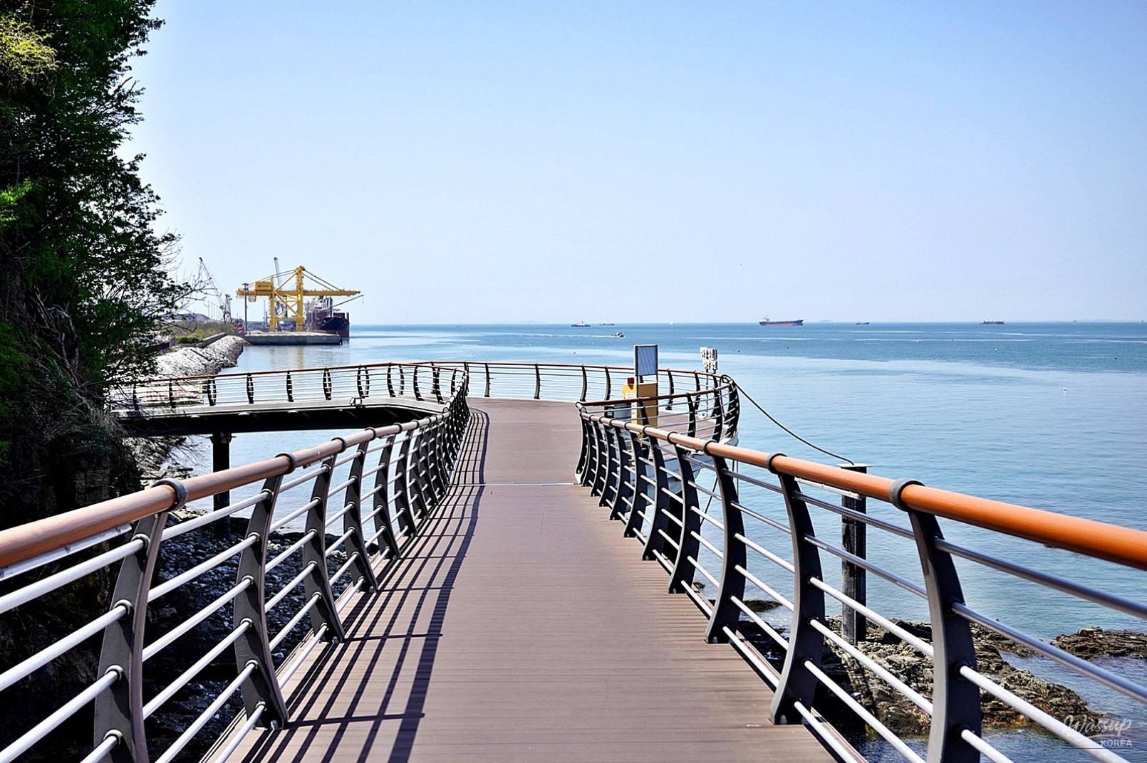 Explore Han Jin Port: A Coastal Adventure with Local Seafood_20