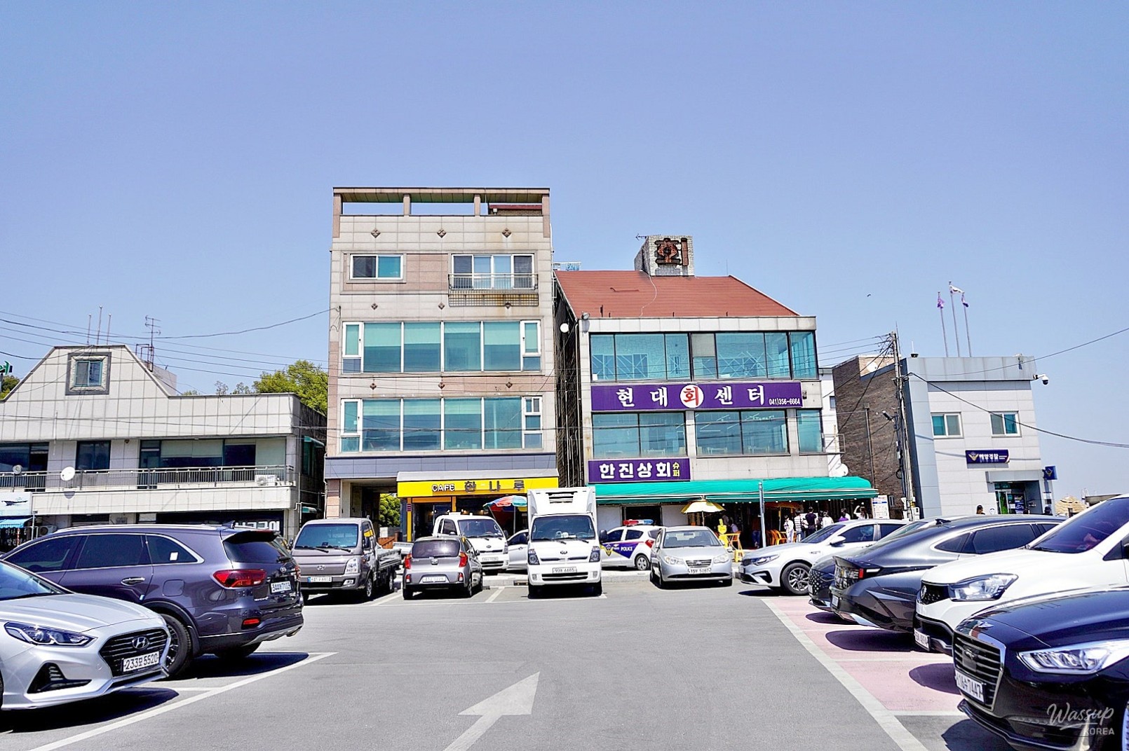 Explore Han Jin Port: A Coastal Adventure with Local Seafood_06