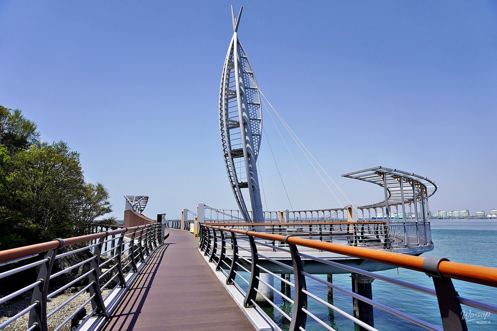 Explore Han Jin Port: A Coastal Adventure with Local Seafood_01