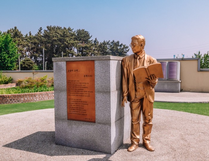 A Special Exhibition at the Simhun Memorial Hall float