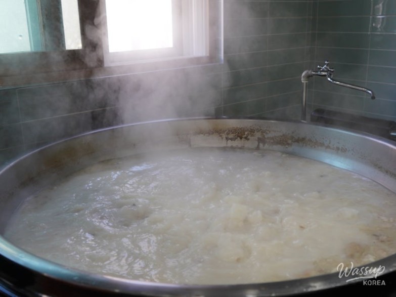 A Perfect Spot for Jeju's Hamdeok Meat Noodles_02
