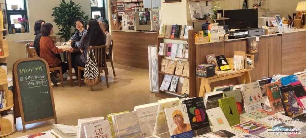 Exploring the Charm of Local Bookstores in Chungnam_06