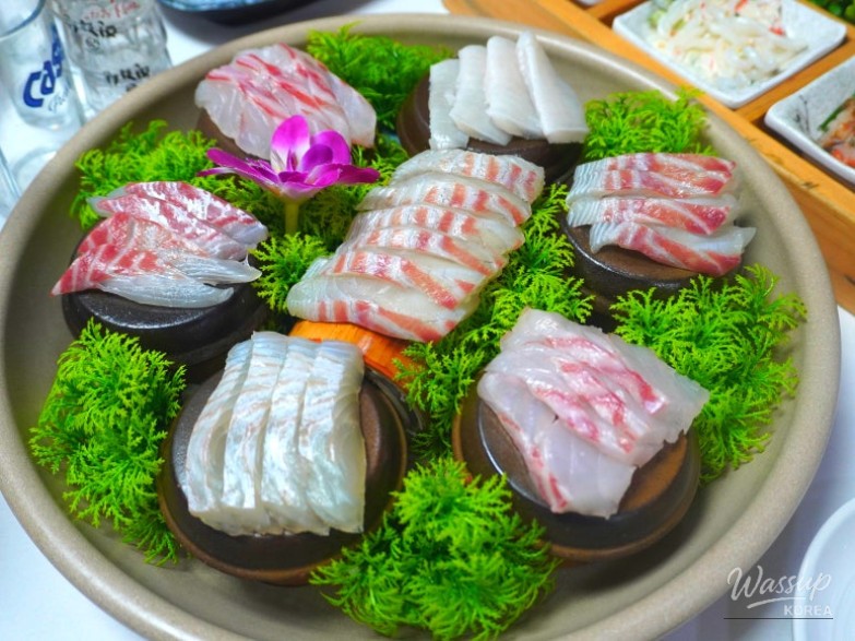 Exploring the Affordable Seafood Paradise: Twin Fish Restaurant in Seogwipo_02