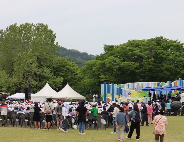 A Day at the KBS National Singing Contest in Dangjin float