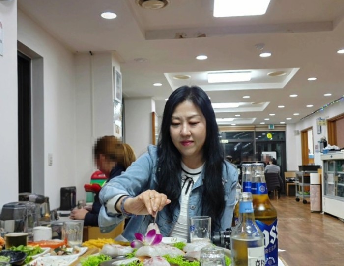 Exploring the Affordable Seafood Paradise: Twin Fish Restaurant in Seogwipo float