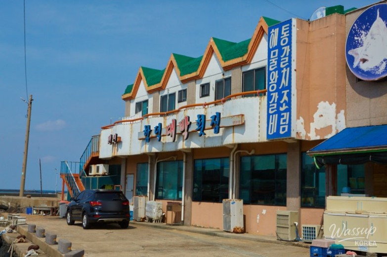 Delicious Grilled Hairtail at Hamdeok Beach, Jeju Island_04
