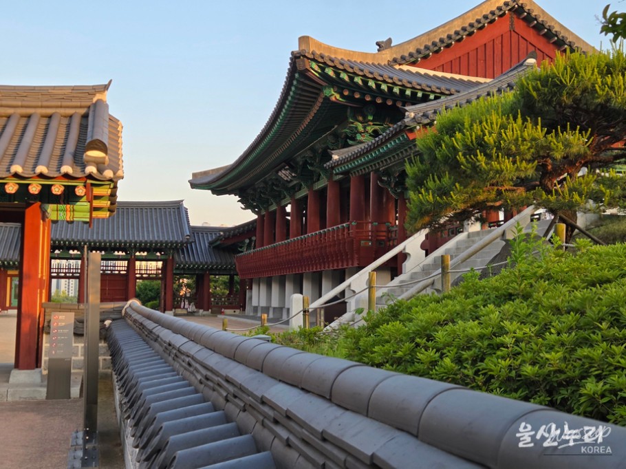 Exploring Ulsan's Historic Taehwaru_04