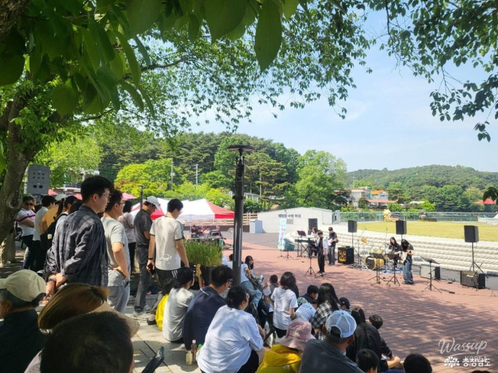 Busking Performance at Yesan's Yesdang Lake_05