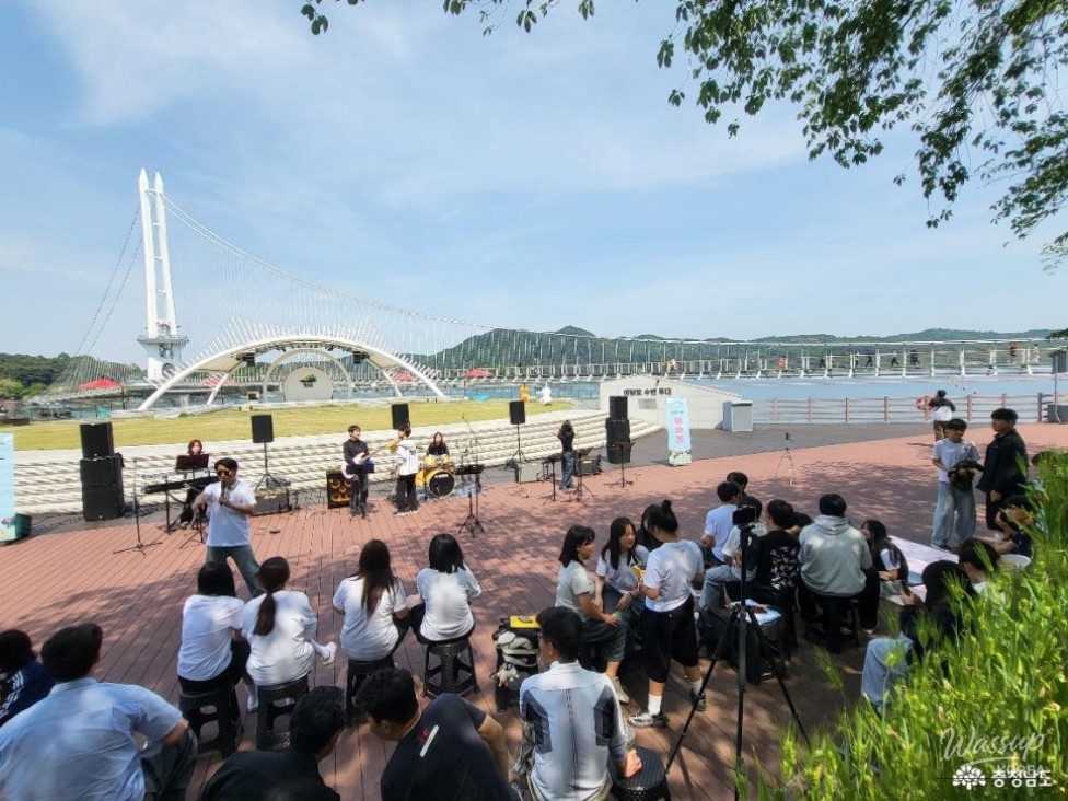 Busking Performance at Yesan's Yesdang Lake_04