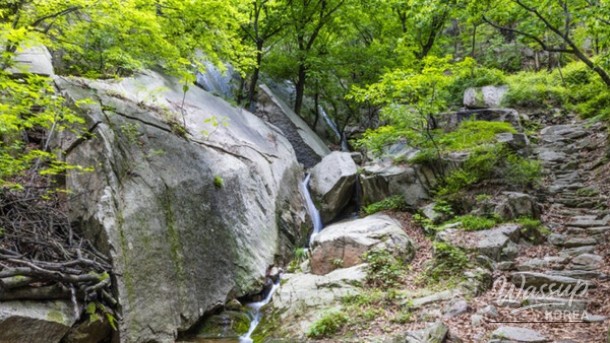 Exploring the Scenic Beauty of Uijeongbu's Buyongsan and Hoeryong Station_02