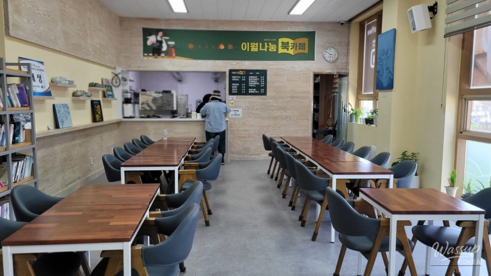 Discover the Iwool Community Center's Book Cafe_06