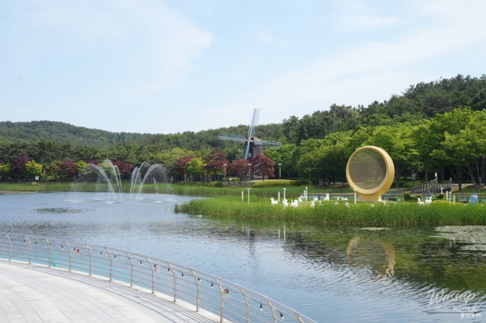 A Tranquil Retreat at Ulsan Grand Park's Library_02