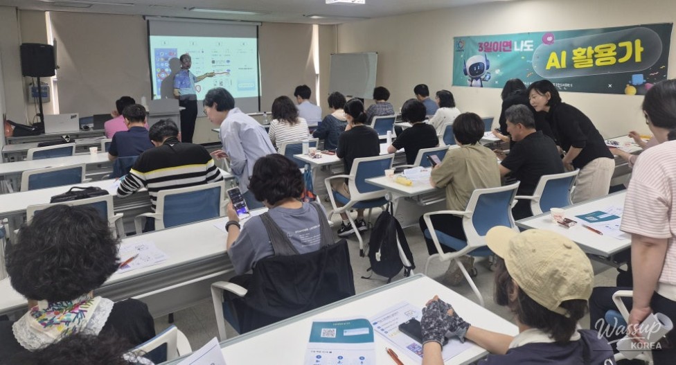 Embracing a New Chapter: The Rise of AI Education for the Middle-Aged_04