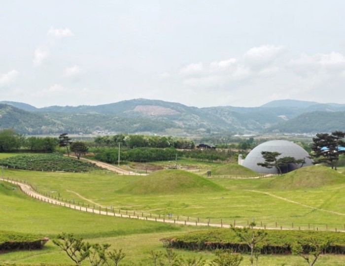 Exploring the Beauty of Jomun-guk Historic Site in May float