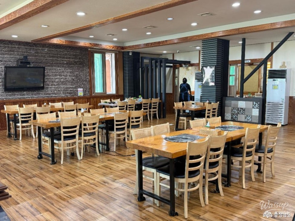 Exploring Bugyeong Hanwoo Jeongyuk Restaurant in Seocheon_05