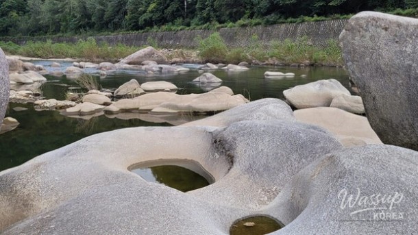 Exploring the Natural Wonders of Yosun Rock and Potholes in Yeongwol_01