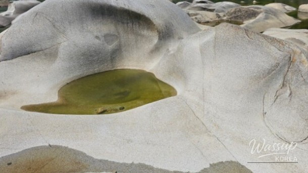 Exploring the Natural Wonders of Yosun Rock and Potholes in Yeongwol_03