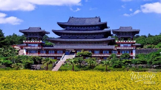 Discover the Exotic Charm of Yakcheonsa Temple in Jeju_01
