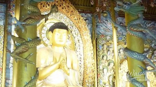 Discover the Exotic Charm of Yakcheonsa Temple in Jeju_03