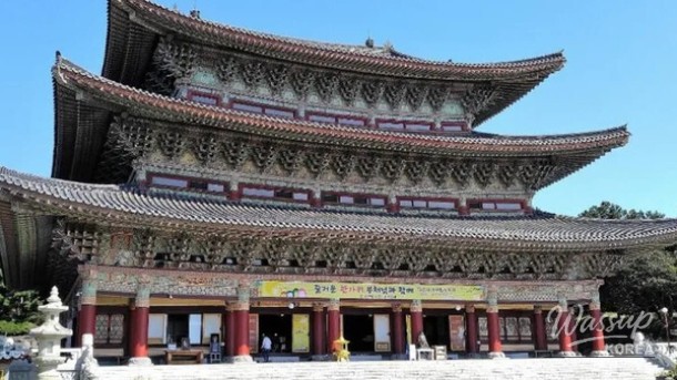 Discover the Exotic Charm of Yakcheonsa Temple in Jeju_02