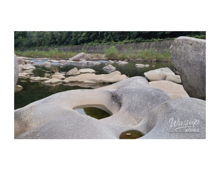 Exploring the Natural Wonders of Yosun Rock and Potholes in Yeongwol float