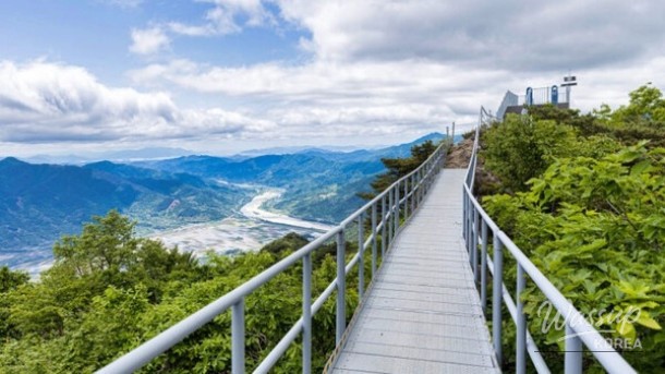 Exploring the Serene Beauty of Seongjebong and the Sinseondae Cloud Bridge_01