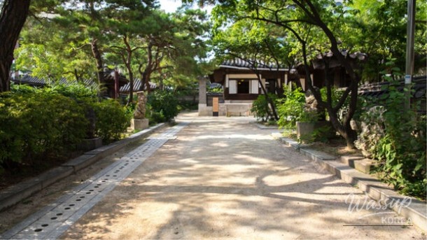 Discovering the Serenity of Unhyeongung Palace_01