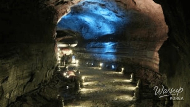 Exploring the Mystical Underground World of Manjanggul Cave in Jeju_03