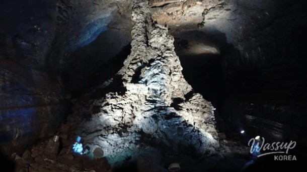 Exploring the Mystical Underground World of Manjanggul Cave in Jeju_02