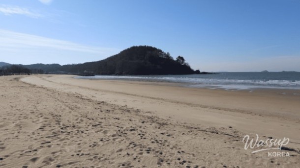 Discover the Breathtaking Sunsets at Byeonsan Beach_02